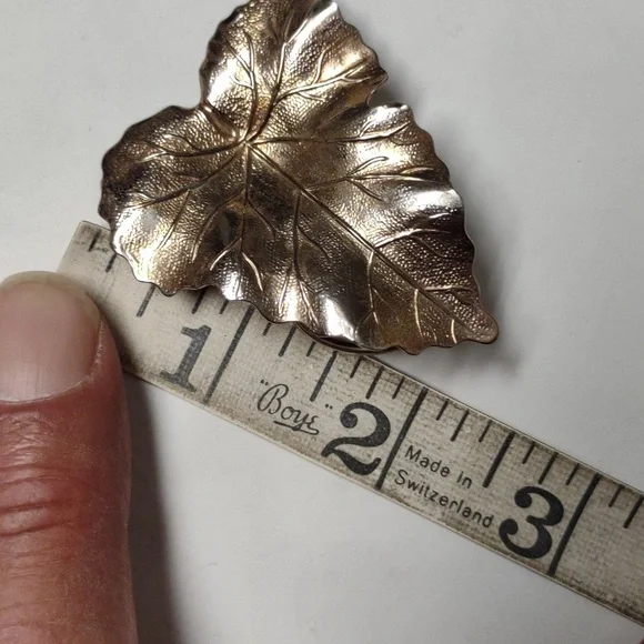 Gold toned vintage scarf clip - Picture 3 of 4